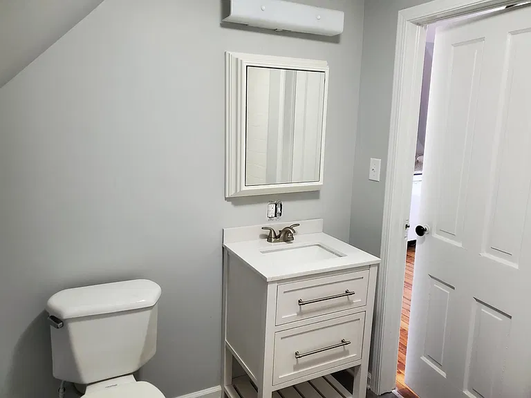 712 E 10th St #1/2 — Photo 8