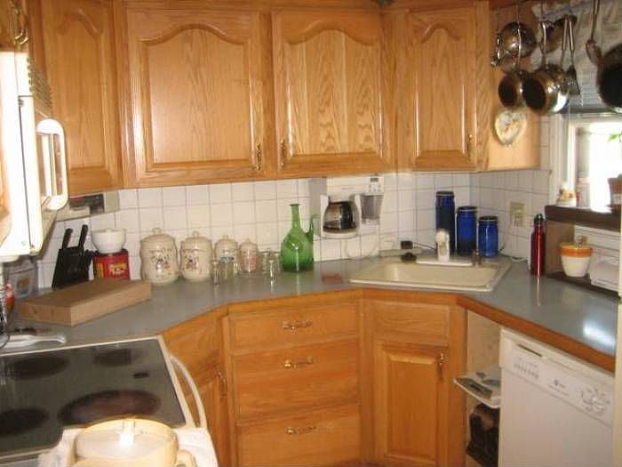 2nd image of 905 NE Country Club Ave