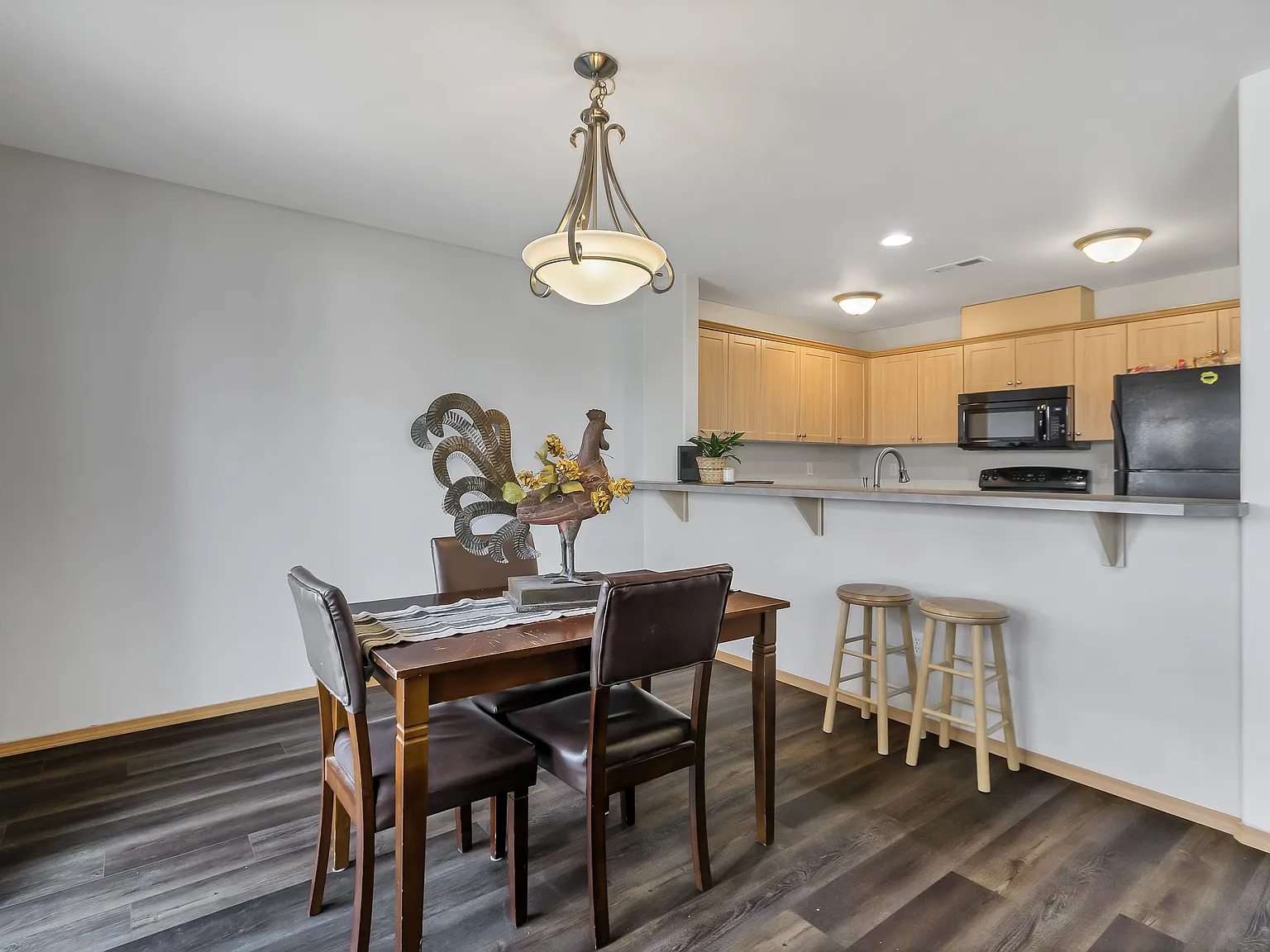 3 bed, 2.5 bath, 1700 sqft, $2,350 — Photo 4