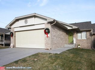 9110 Chalk Hill Dr, Lincoln, NE 68526