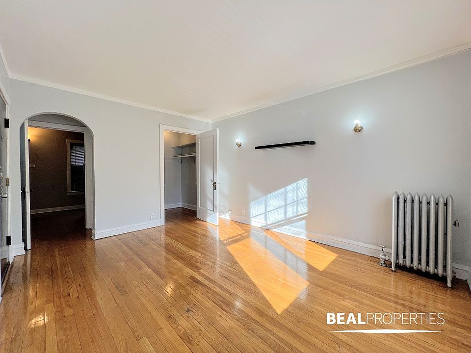 1st image of 2102 W Ainslie St #E1