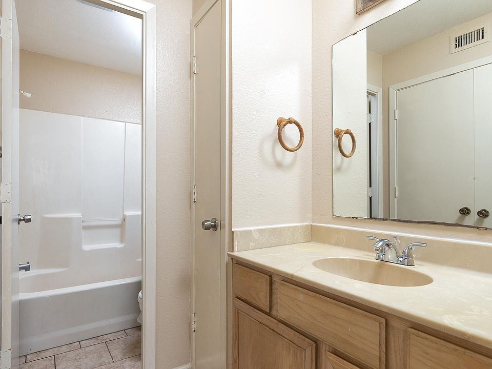 1st image of 818 N 27th St APT 2
