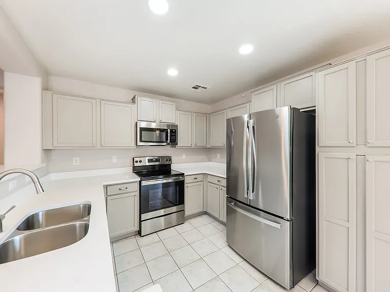 10043 N 115th Dr — Photo 8