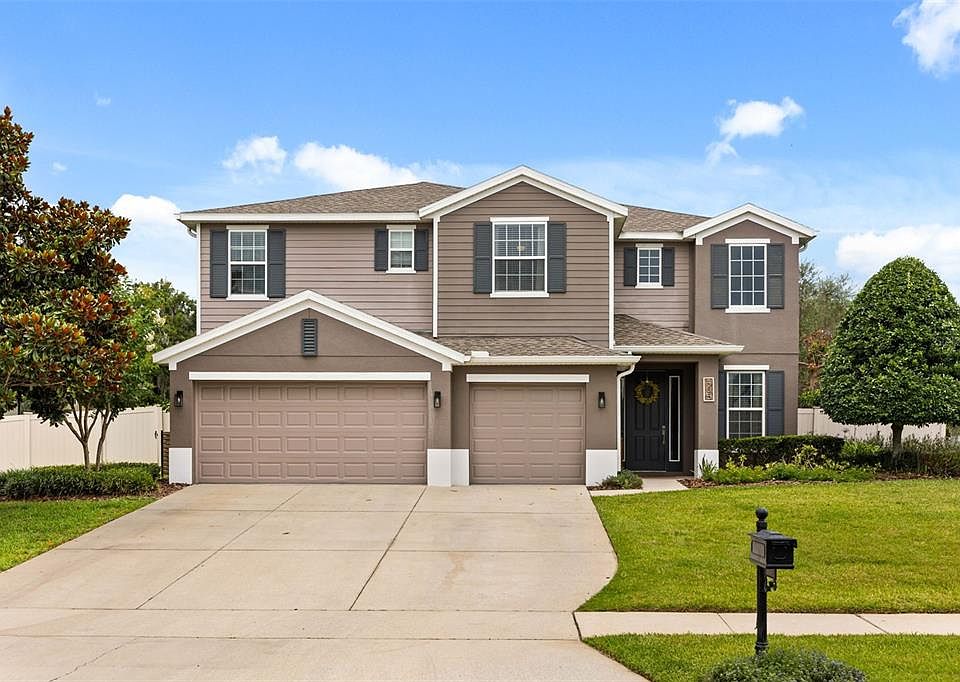 1st image of 405 LONE HERON WAY