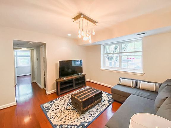 5th image of 1307 N Ode St APT 402