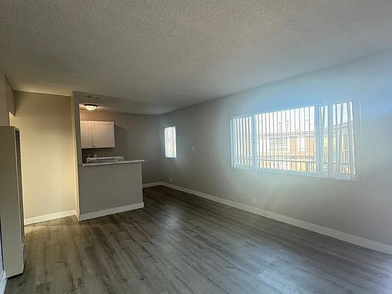 Marine Bay Apartments — Photo 2
