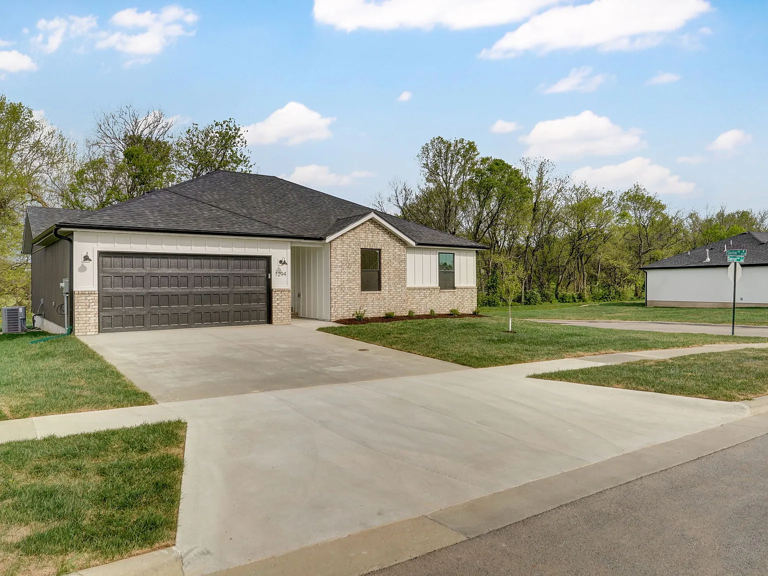 4 bed, 1600 sqft, $2,300 — Photo 3