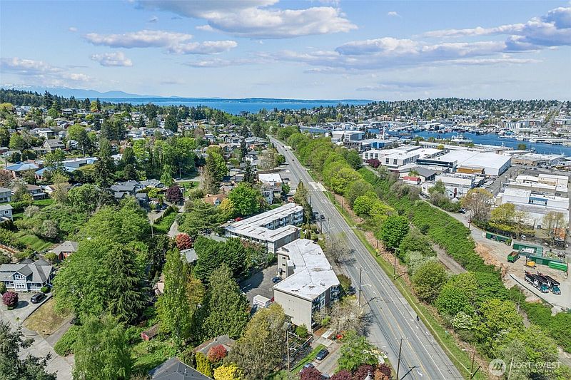 4th image of 4051 Gilman Avenue W