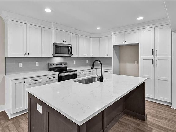 4th image of 125 Albertson Rd