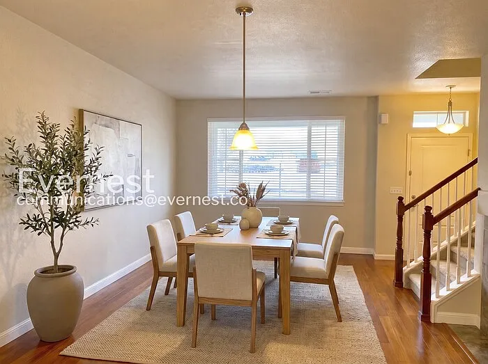9086 E Phillips Ln — Photo 2