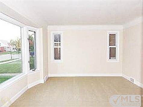 LIVING ROOM.JPG