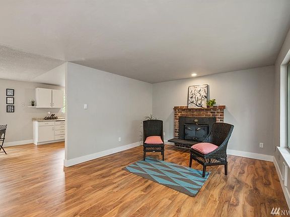 4th image of 14224 Meadowlark Dr NW