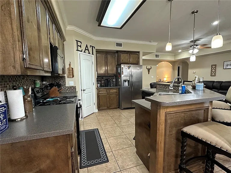 6905 Aaron Dr — Photo 2