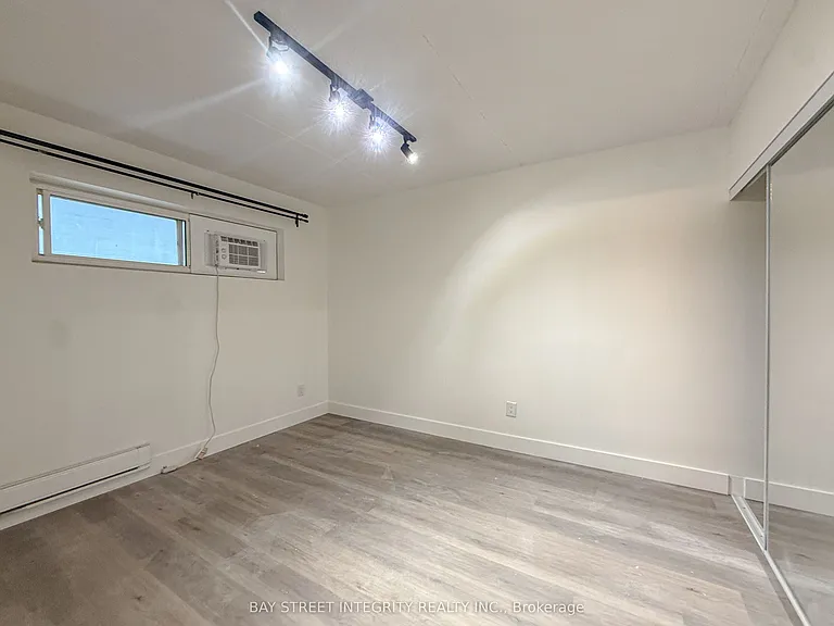 678 Queen St E #2 — Photo 5