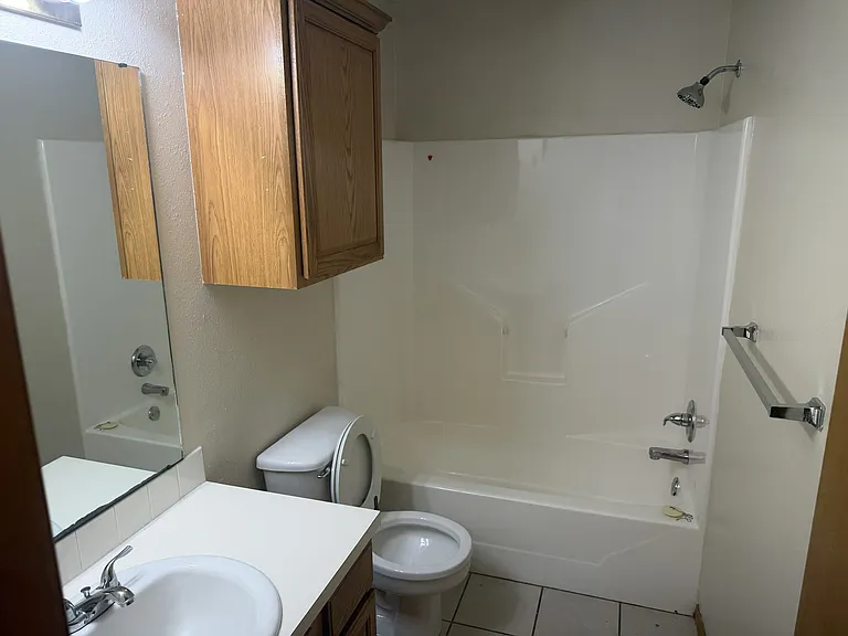 2424 N Keller Dr — Photo 14