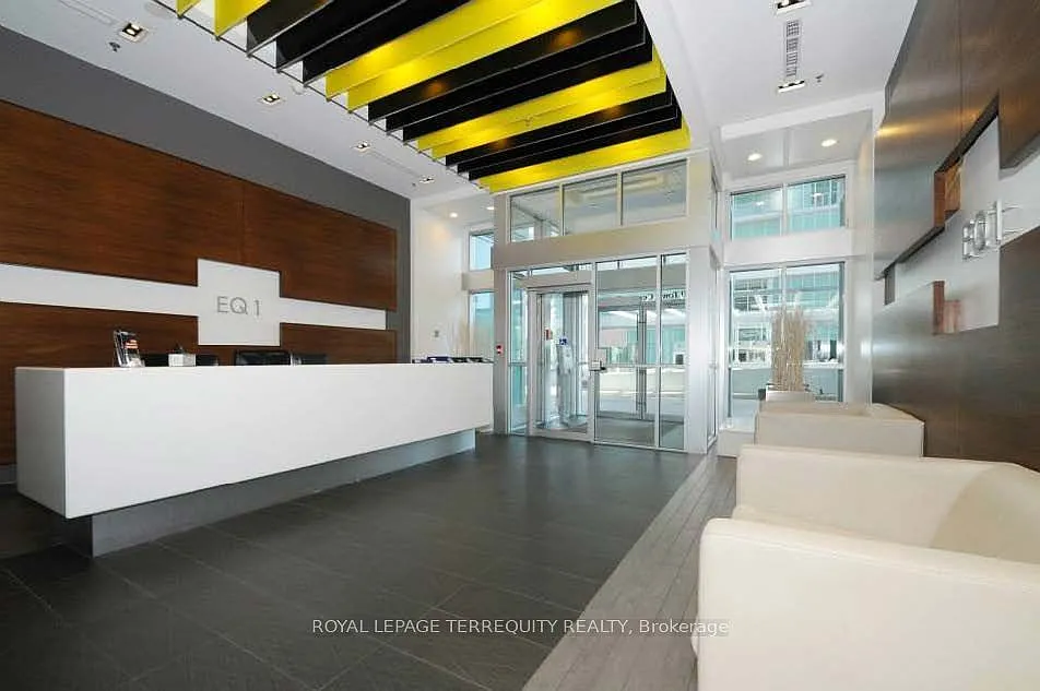 Building Photo - 70 Town Centre Ct #1106