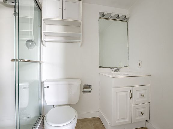 5th image of 600 E 8th St APT 8T