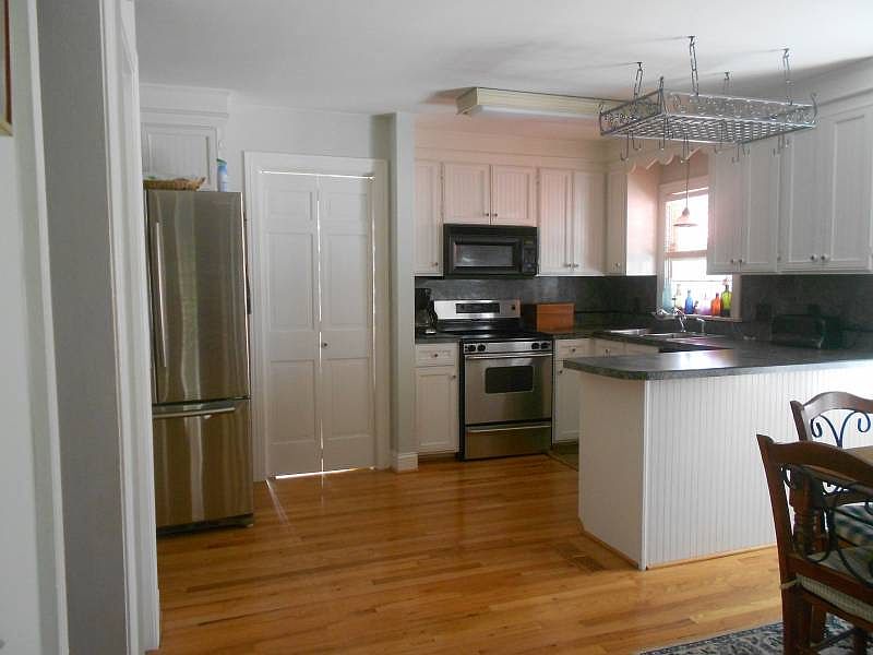 2nd image of 805 N Channel Ct
