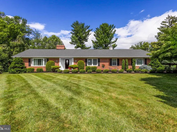 325 Overhill Dr, Chambersburg, PA 17202