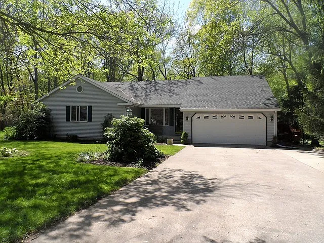 1612 Lake Shore Dr photo 1