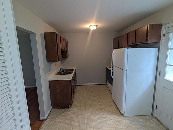 5th image of 555 E Spiller St #B
