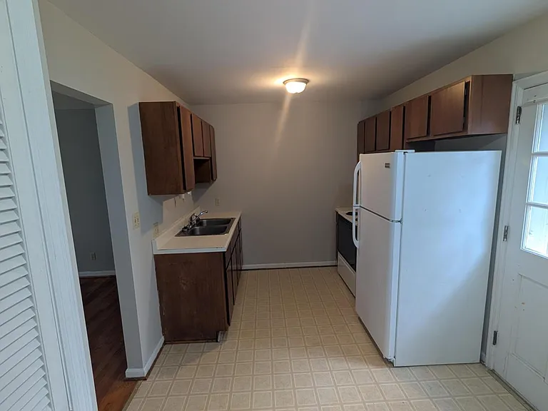 555 E Spiller St #B — Photo 5