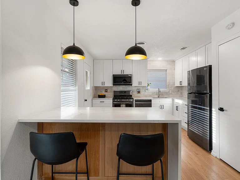 9209 Lindaro Ln — Photo 11