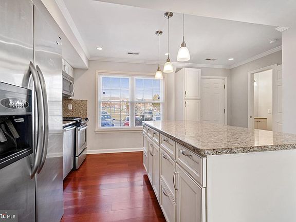 2nd image of 4737 S Park Ct