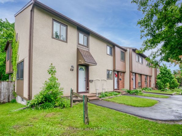 12F Larkshire Ln, Ottawa, ON K2J 1Y5