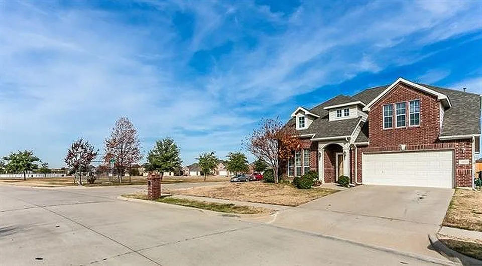Front view - 2401 Morning Dew Dr