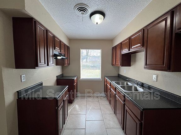 3rd image of 3738 Wolf Trail Dr