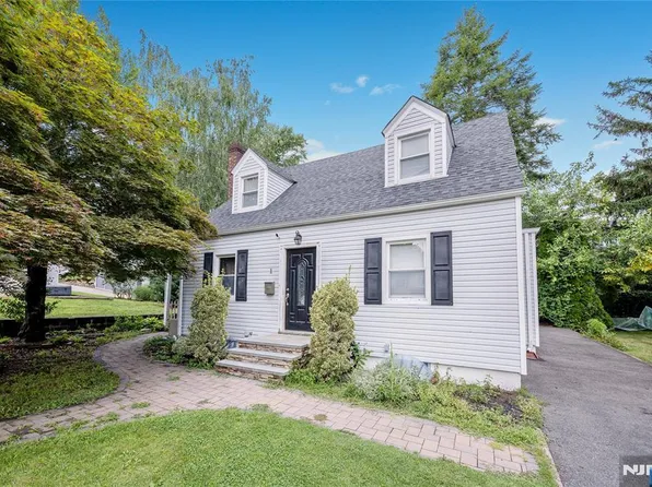1 Garden Ct N, Garfield, NJ 07026