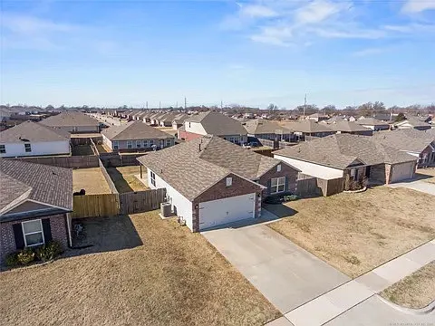3704 S 150th East Ave — Photo 4