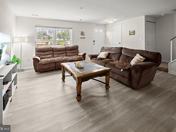 5th image of 29 Highstream Ct #1027