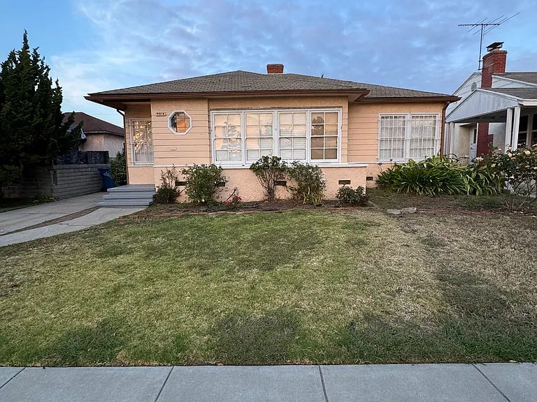 9614 S 8th Ave — Photo 1