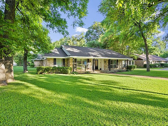 4th image of 1049 Forestgrove Dr