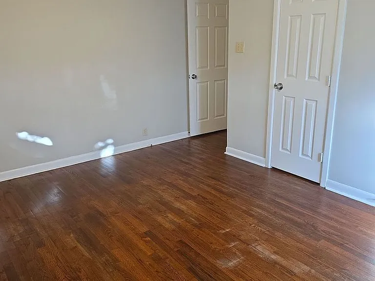 1811 W College St — Photo 11