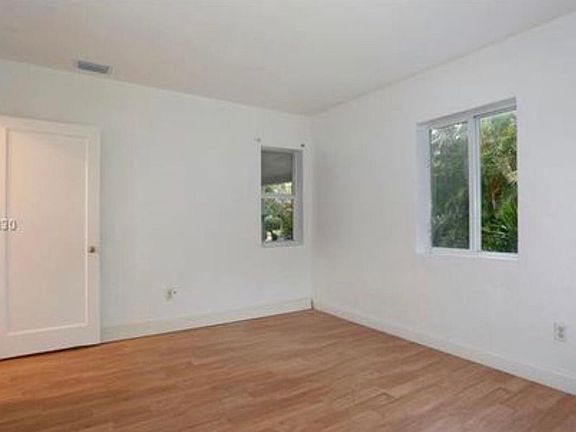4th image of 11115 NE 10th Ave