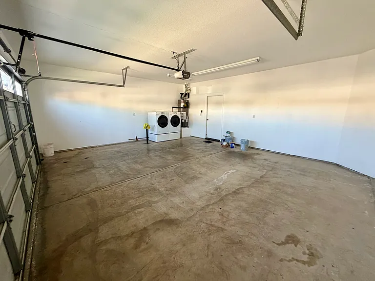 1561 Rebecca Ln — Photo 45