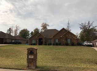 170 Timber Falls Dr, Longview, TX 75605
