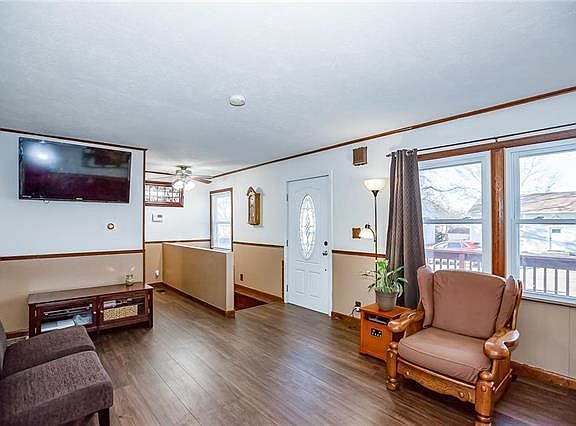 2nd image of 2311 Willow Ln