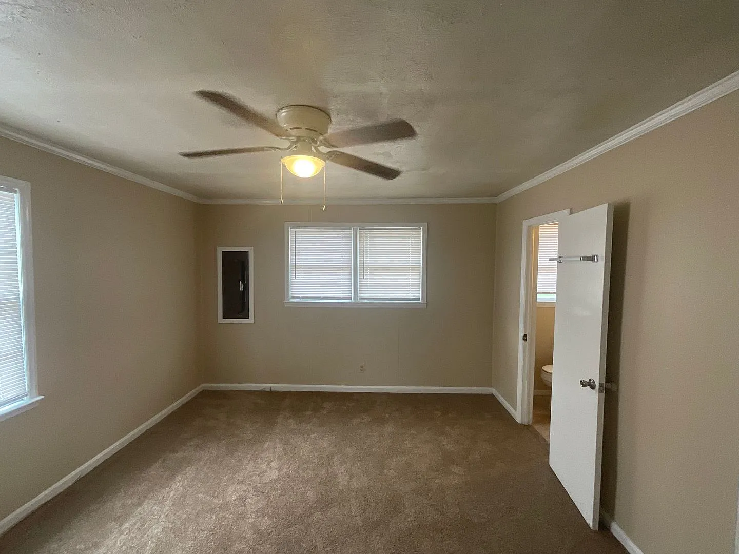 1548 1/2 Schley Street Upstairs Unit — Photo 2