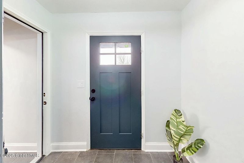4th image of 6 Birch Glen Drive