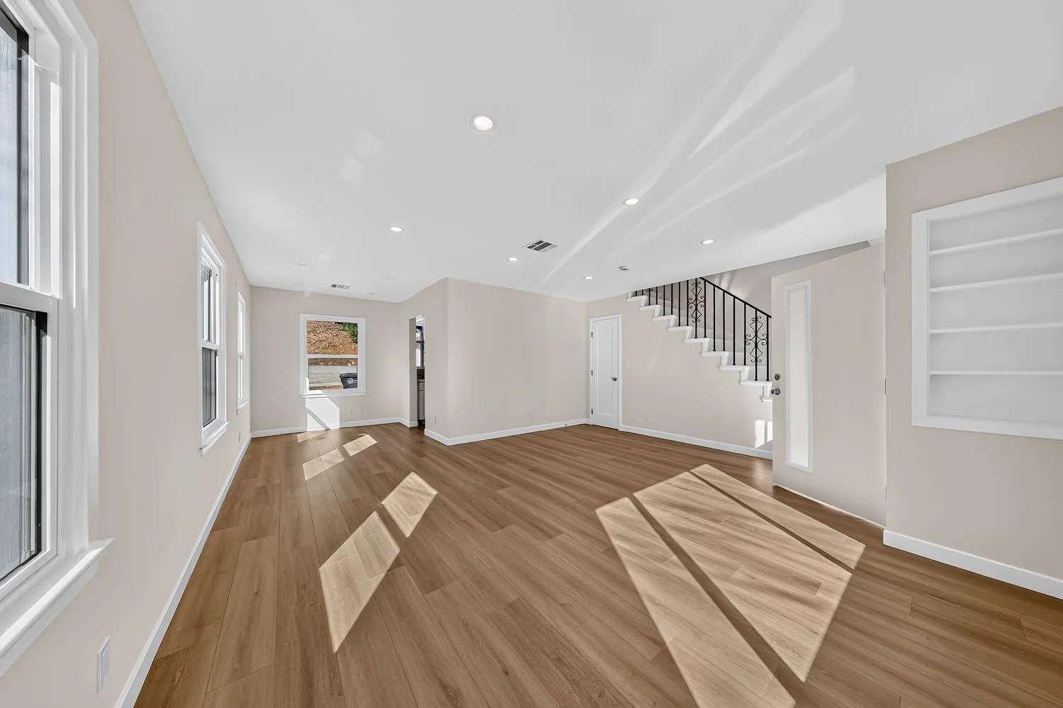 2 bed, 1007 sqft, $3,850 — Photo 4