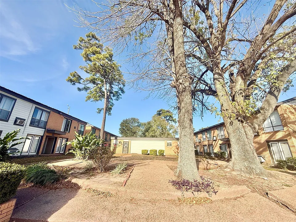 3629 N Mac Gregor Dr #35