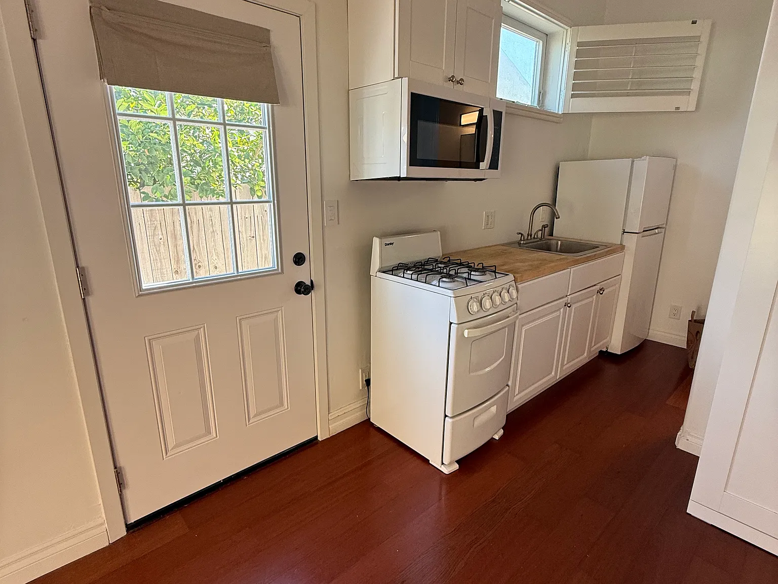 Studio, 250 sqft, $2,000 — Photo 2