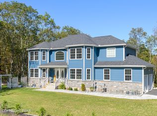 322 Russell Ct, Effort, PA 18330