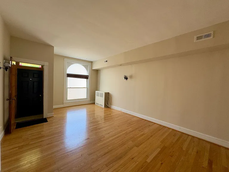 311 S East Ave — Photo 2