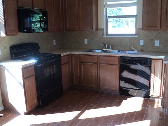 3rd image of 1105 Brown Rock Dr