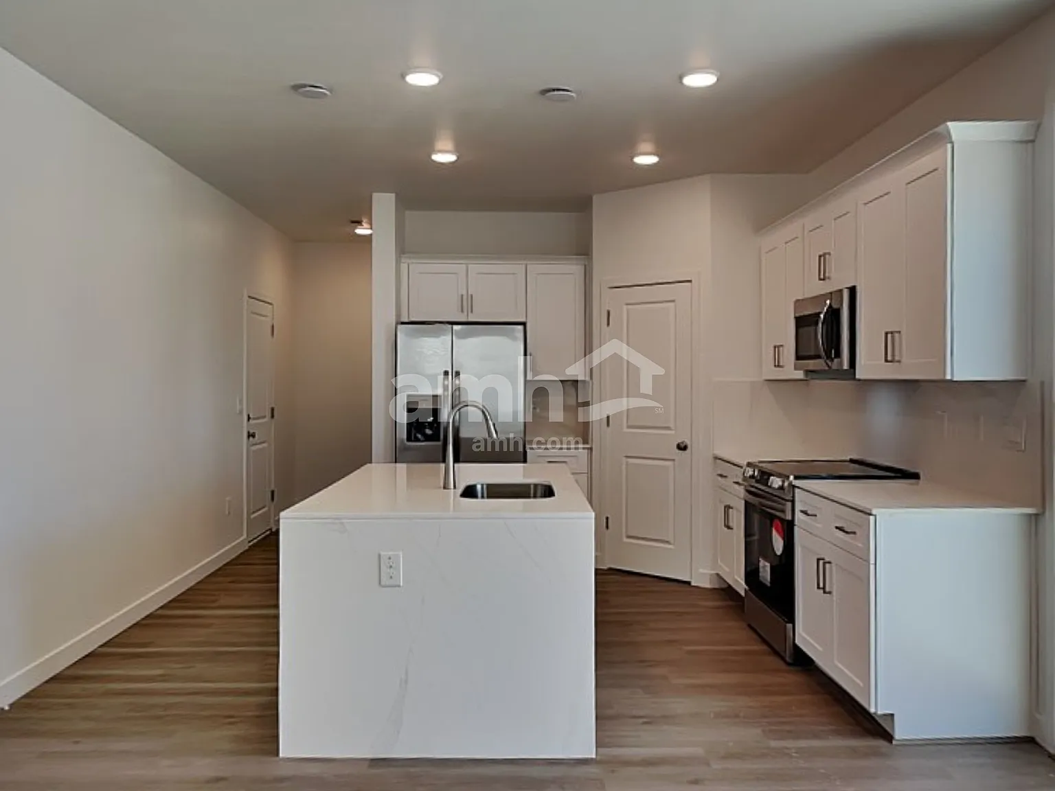 3 bed, 2.5 bath, 1718 sqft, $1,950 — Photo 4